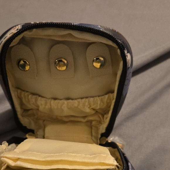 Cat Patterned Pet Accessory Pouch - Picture 3 of 4